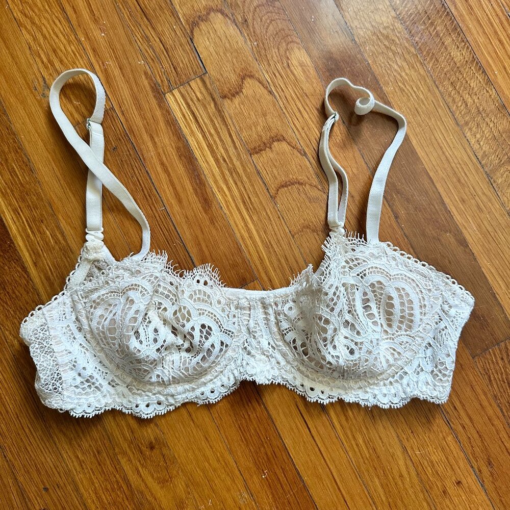 Victoria Secrete "Wicked Unlined Lace Balconette Bra" in Size 34B